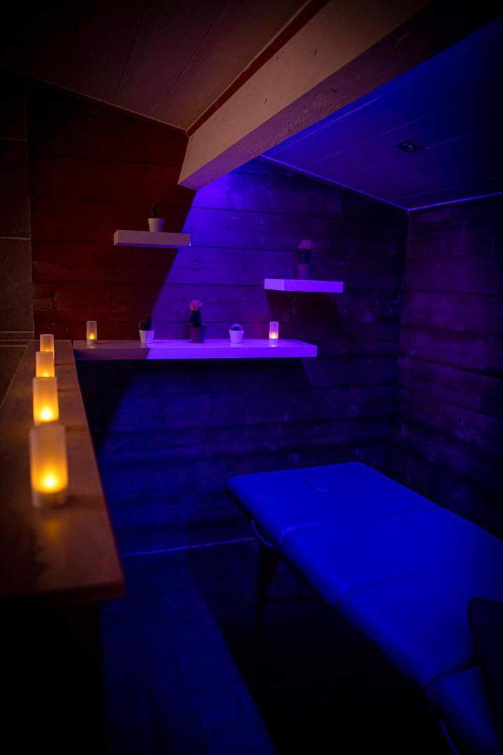 Le Spa Du Cabanon: Cabanon De Luxe Avec Spa Entierement Privatif Aye Bagian luar foto
